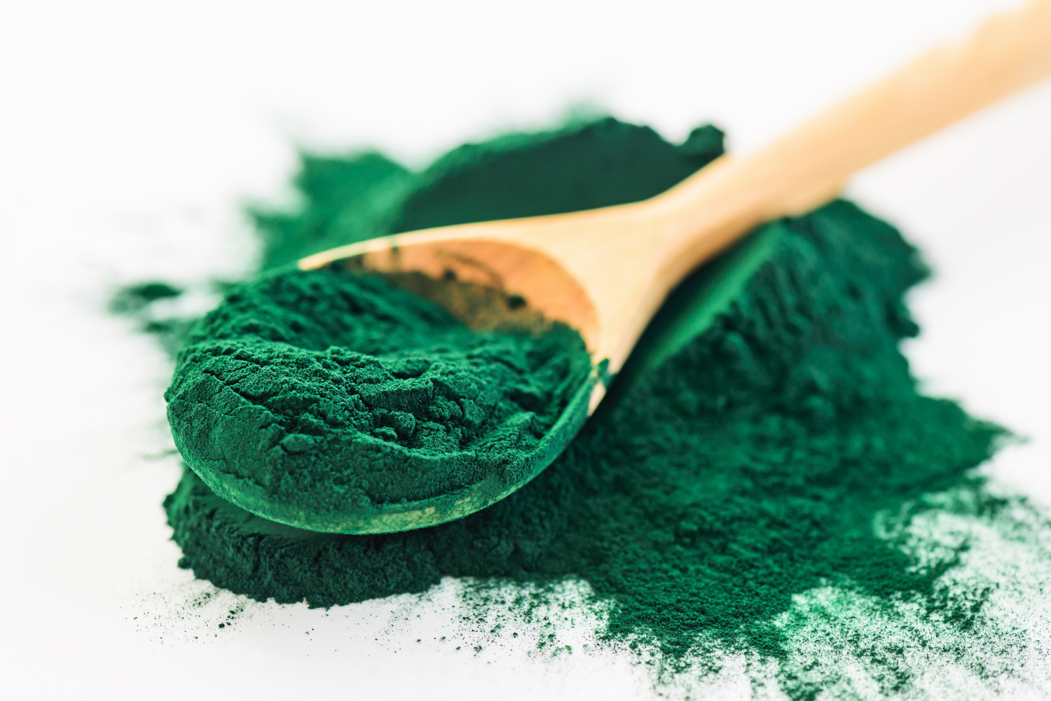 Spirulina și chlorella: aliați naturali pentru detoxifiere